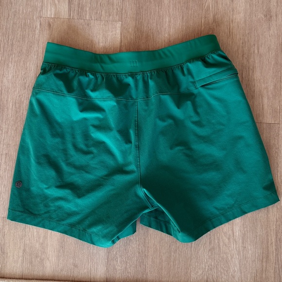 Lululemon Green Men’s Shorts 5’ - Picture 2 of 4